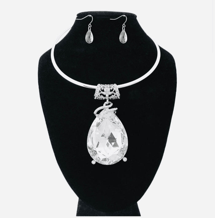 Oversize Teardrop Choker Necklace