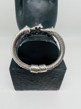 Load image into Gallery viewer, Latch Cable Bracelet