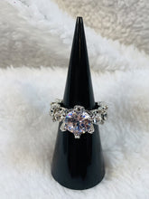 Load image into Gallery viewer, Elegant Rhinestone Ring