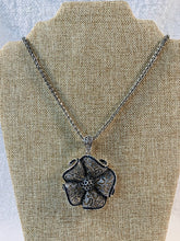 Load image into Gallery viewer, Silver Flower Necklace