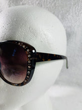 Load image into Gallery viewer, Oval Rhinestone Sunglasses